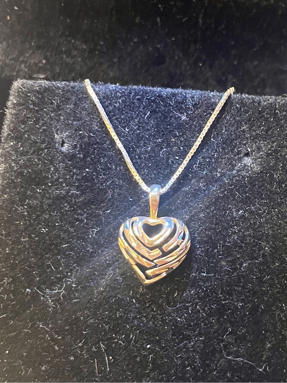 Real 14K Gold Dainty Heart Pendant Necklace. 1.3 Grams 14K. Valuation Report.